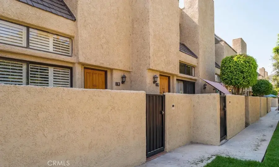 984 W Riverside Drive, Burbank, CA 91506 - #2