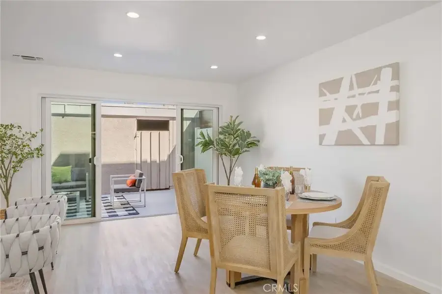 18110 Killion Street #2, Tarzana, CA 91356 - #2