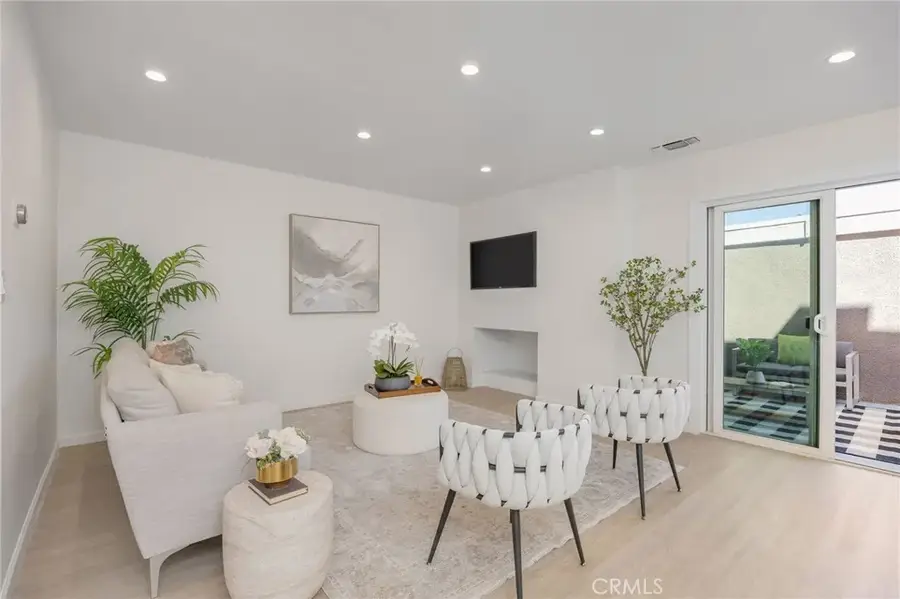 18110 Killion Street #2, Tarzana, CA 91356 - #3