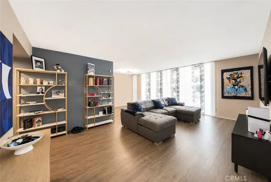 7260 Hillside Avenue #207, Los Angeles, CA 90046 - #2