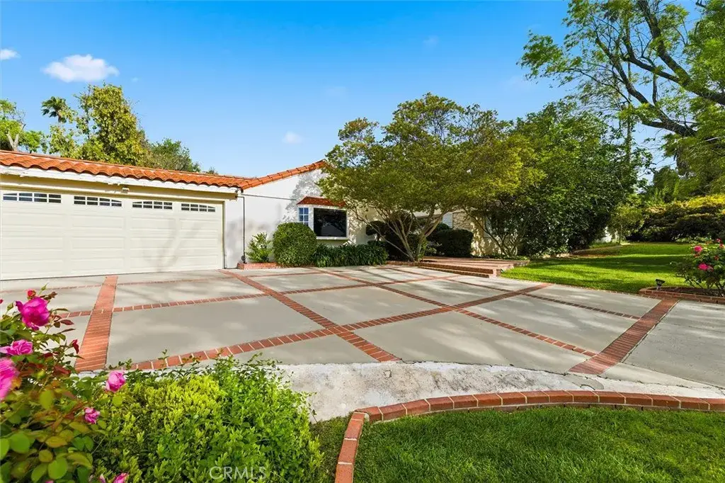 5220 Collier Place, Woodland Hills, CA 91364 - #1