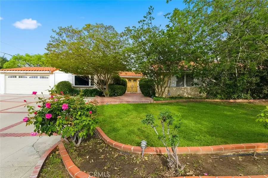 5220 Collier Place, Woodland Hills, CA 91364 - #2