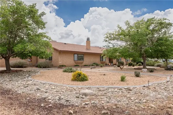 2212 W Avenue O8, Palmdale, CA 93551