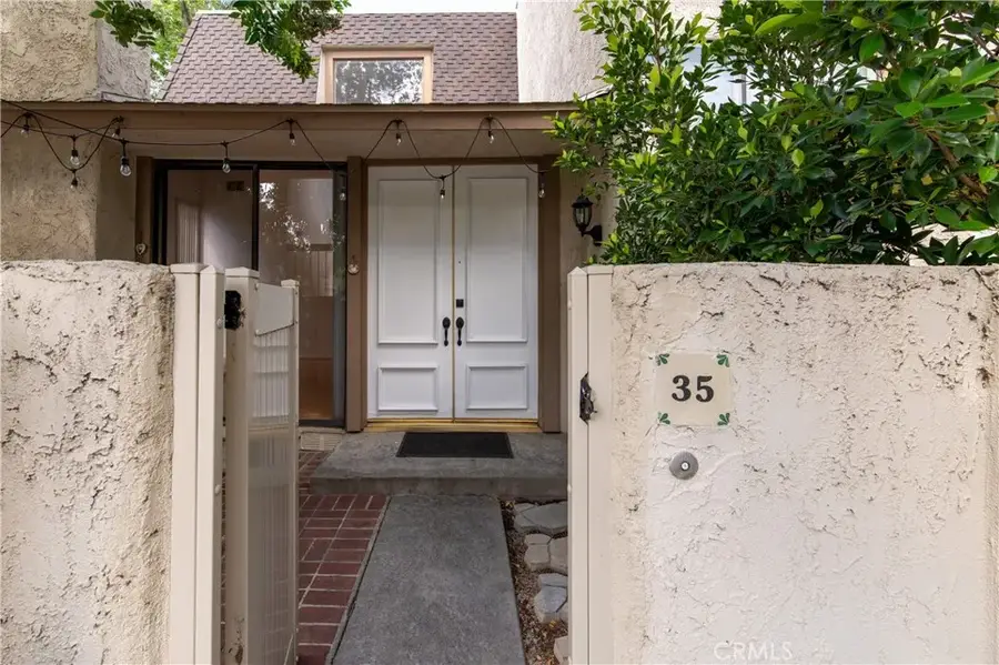 6121 Shoup #35, Woodland Hills, CA 91367 - #2