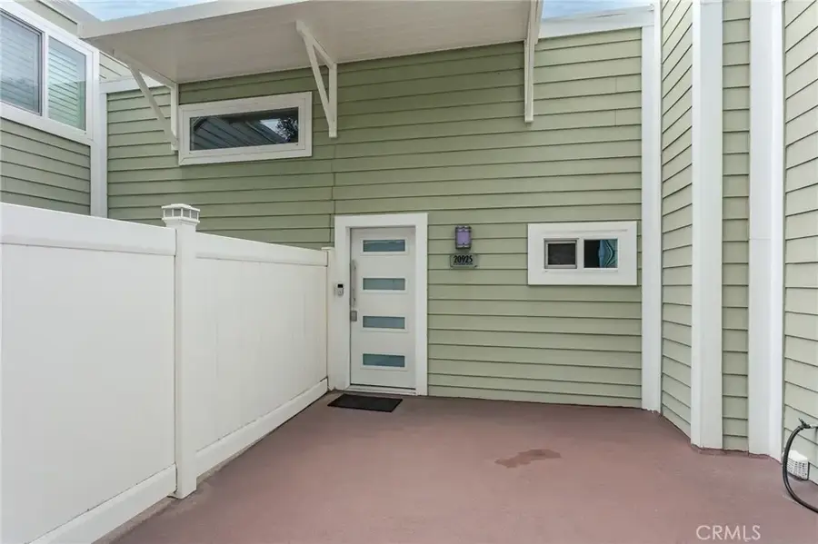 20925 Almazan Road, Woodland Hills, CA 91364 - #2