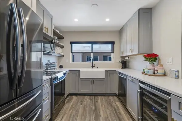 5232 Corteen Pl #17, Valley Village, CA 91607