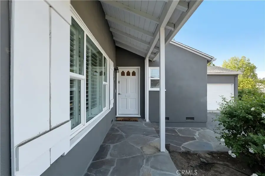 6458 Hanna Ave, Woodland Hills, CA 91303 - #2