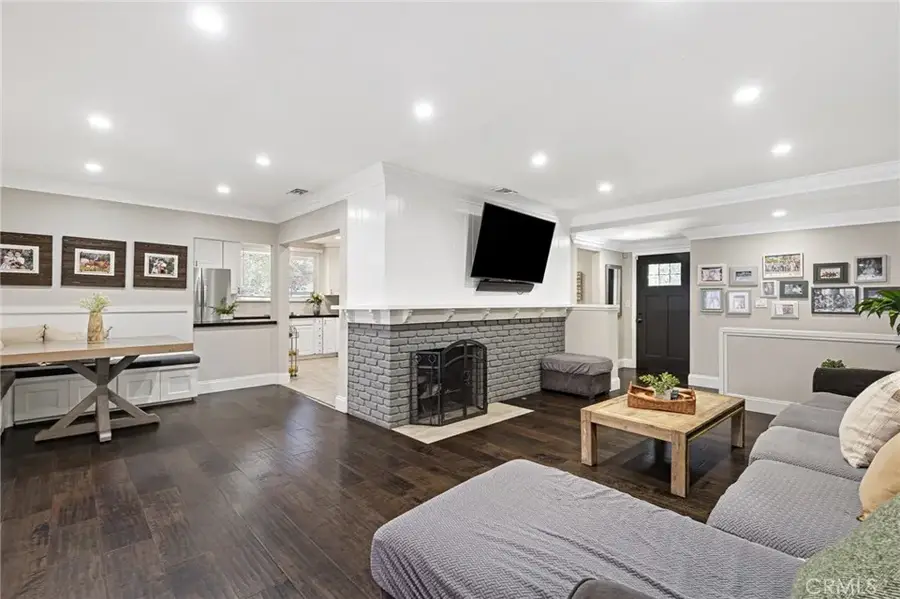 19438 Calvert Street, Tarzana, CA 91335 - #2