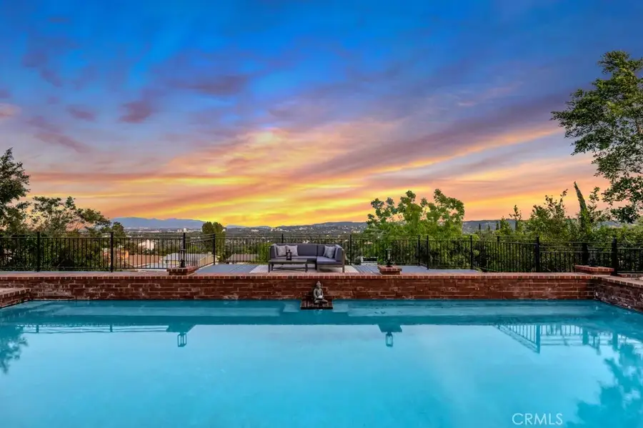 5952 Woodland View Drive, Woodland Hills, CA 91367 - #2