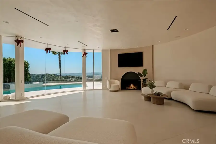 8045 Mulholland Drive, Los Angeles, CA 90046 - #2