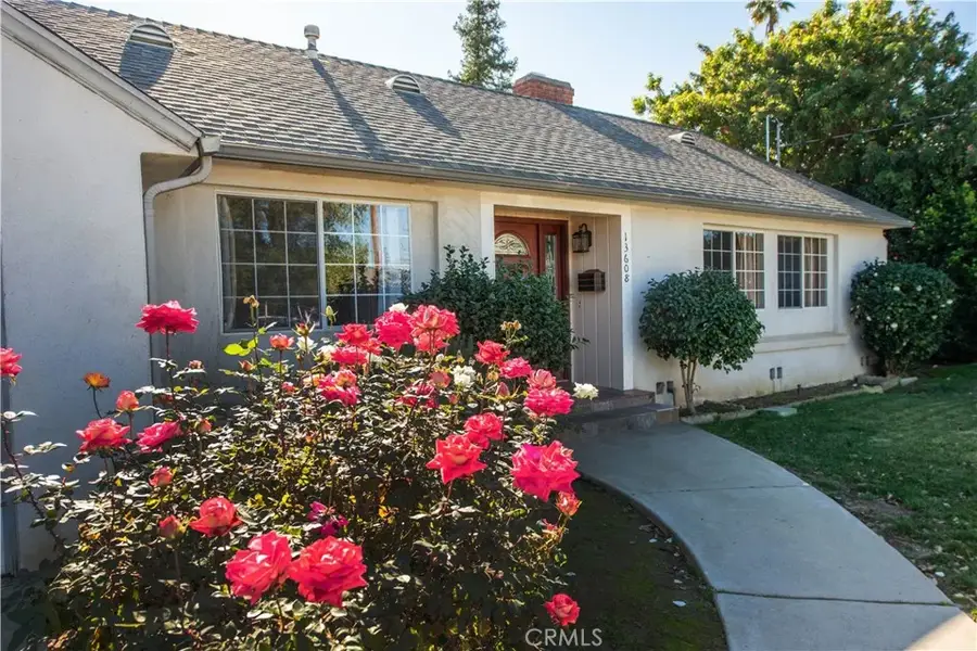 13608 Bassett, Valley Glen, CA 91405 - #2