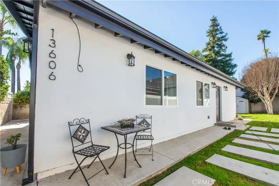 13608 Bassett, Valley Glen, CA 91405 - #3