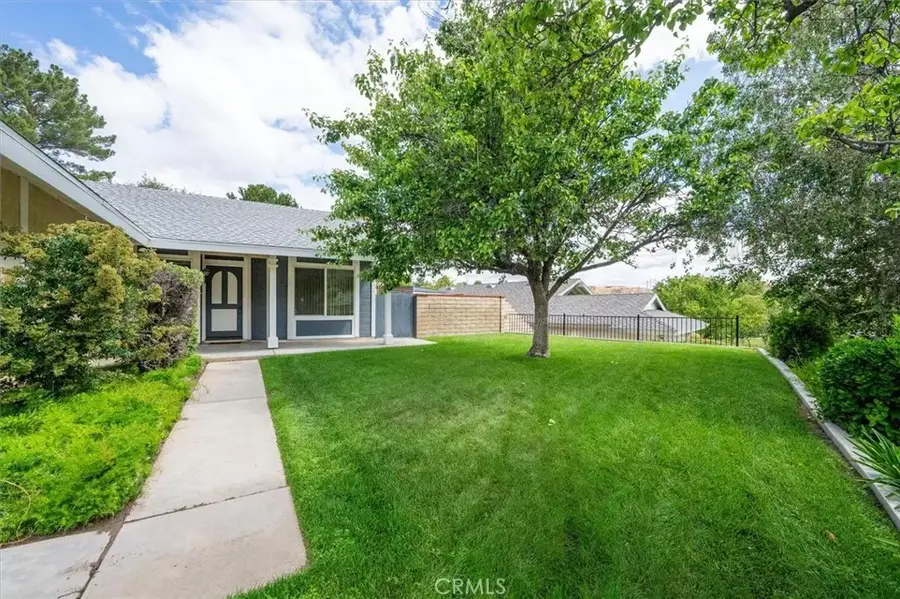 21735 Whey, Saugus, CA 91350 - #2
