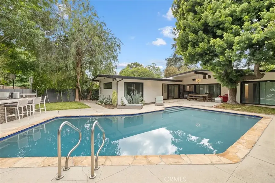 15456 Victory Boulevard, Van Nuys, CA 91406 - #2