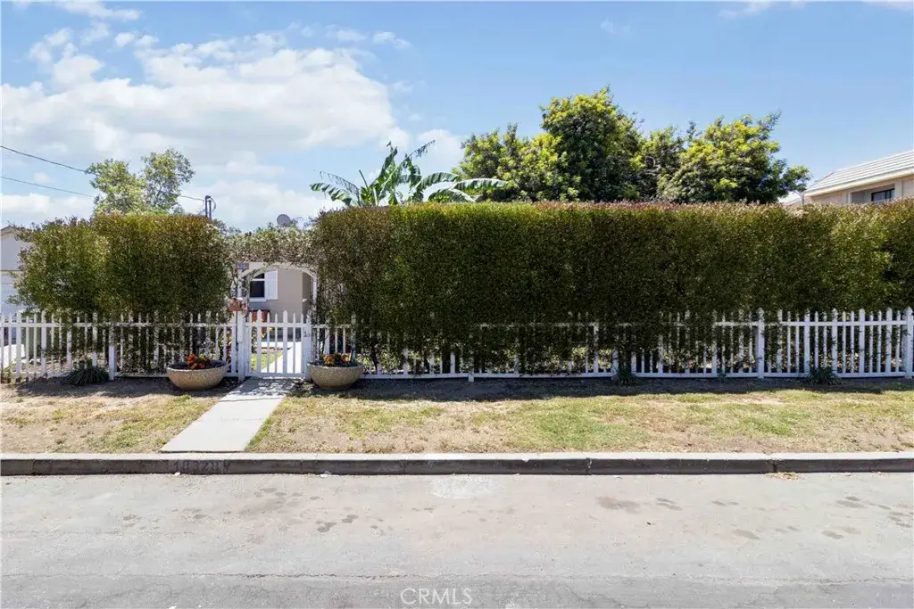 18328 Gresham, Northridge, CA 91325 - #1