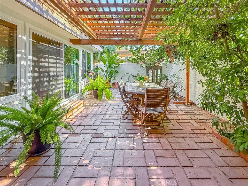 10439 Larwin Avenue, Chatsworth, CA 91311 - #1