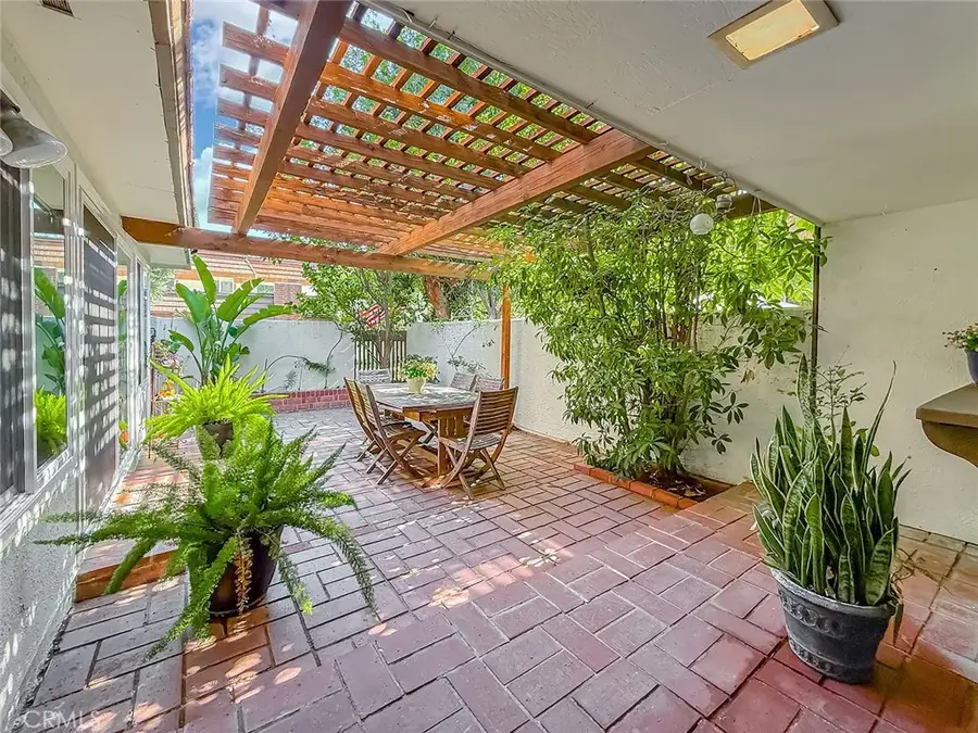 10439 Larwin Avenue, Chatsworth, CA 91311 - #3