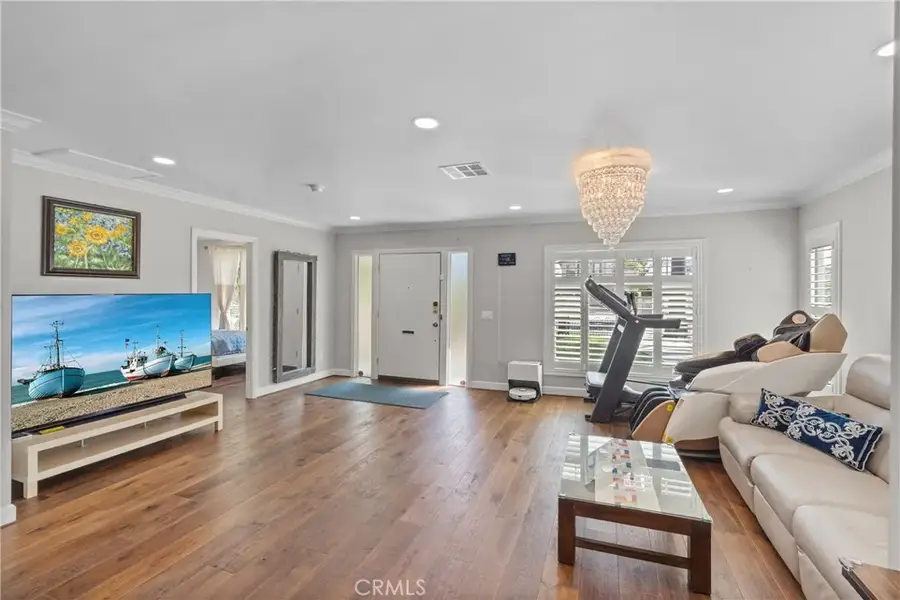 1043 S Victoria Avenue, Los Angeles, CA 90019 - #3