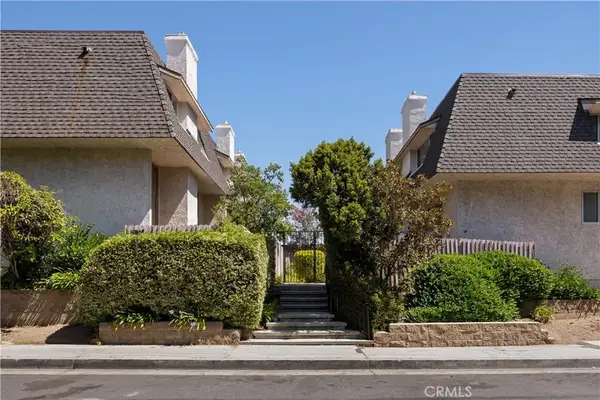 17943 Magnolia Boulevard #16, Encino, CA 91316