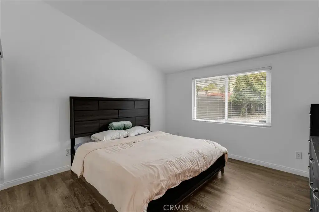 20540 Oxnard Street, Woodland Hills, CA 91367 - #1