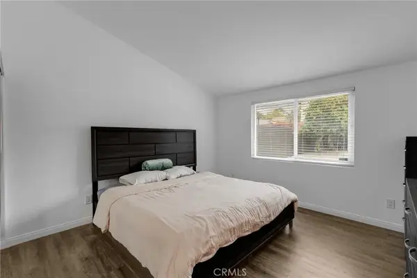 20540 Oxnard Street, Woodland Hills, CA 91367