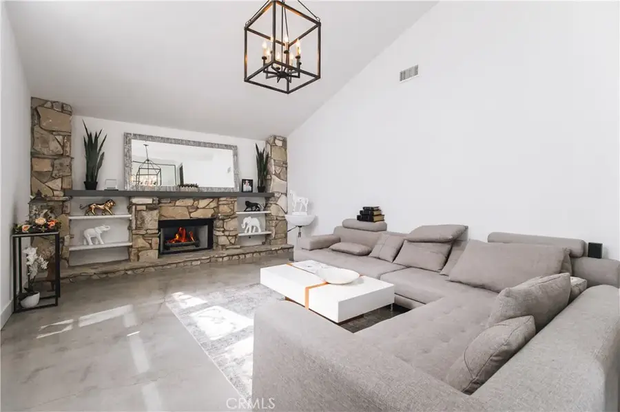 19865 Hiawatha Street, Chatsworth, CA 91311 - #2