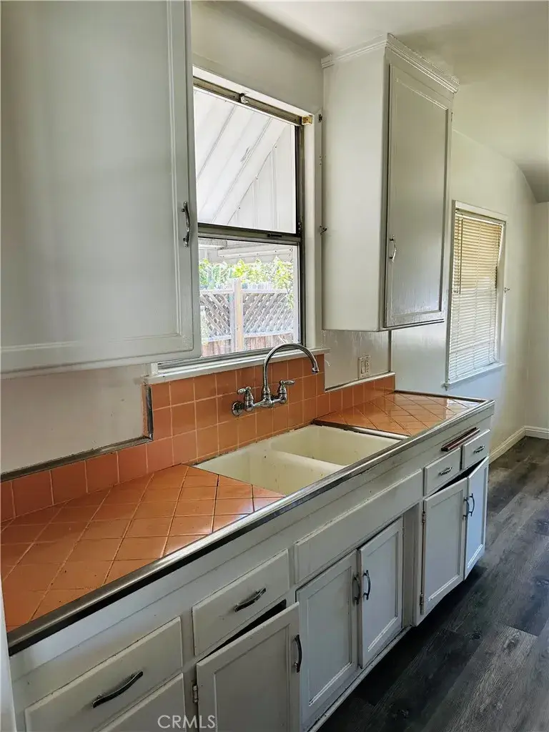 6852 Aura Avenue, Reseda, CA 91335 - #3