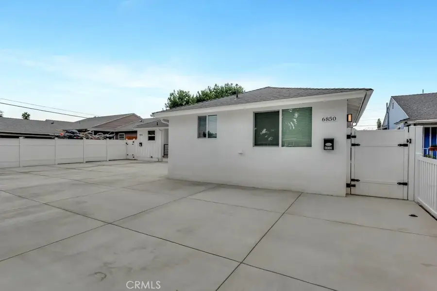 6852 Claire Avenue, Reseda, CA 91335 - #2