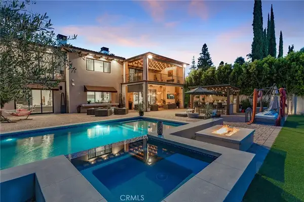 23042 Calvert Street, Woodland Hills, CA 91367
