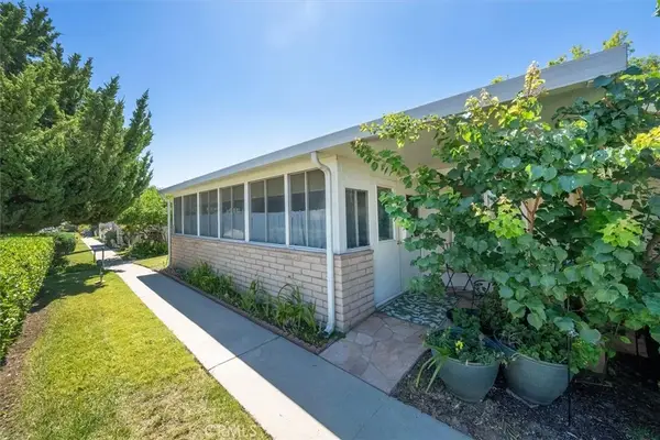 26742 Whispering Leaves, Unit B, Newhall, CA 91321