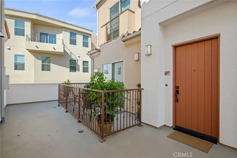 44 Coronado Street #202, San Buenaventura Ventura, CA 93001 - #3