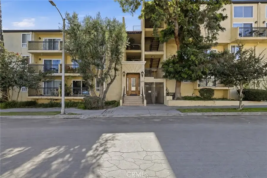 5257 Radford Avenue #212, Valley Village, CA 91607 - #3