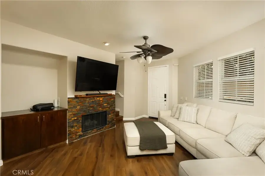 28215 Clementine Drive, Saugus, CA 91350 - #2