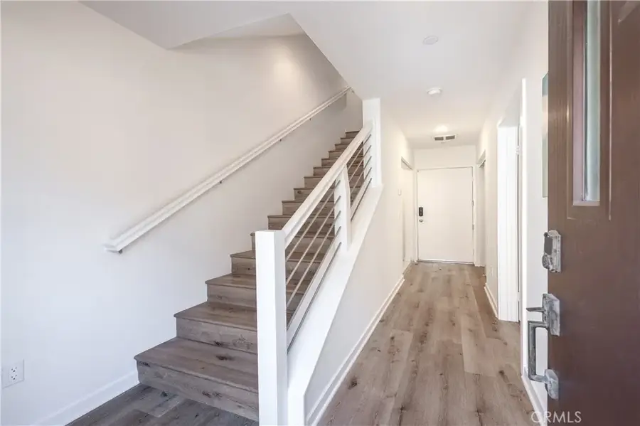 2926 Rowena Avenue #4, Los Angeles, CA 90039 - #3