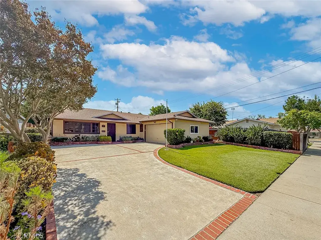 10514 Hillview Avenue, Chatsworth, CA 91311 - #1