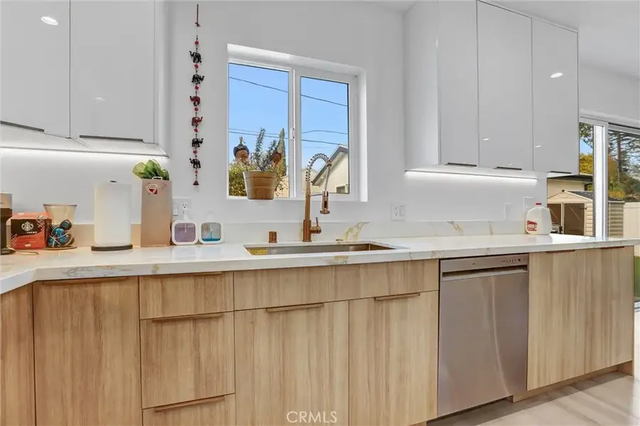 7445 Oakdale Avenue, Winnetka, CA 91306 - #3