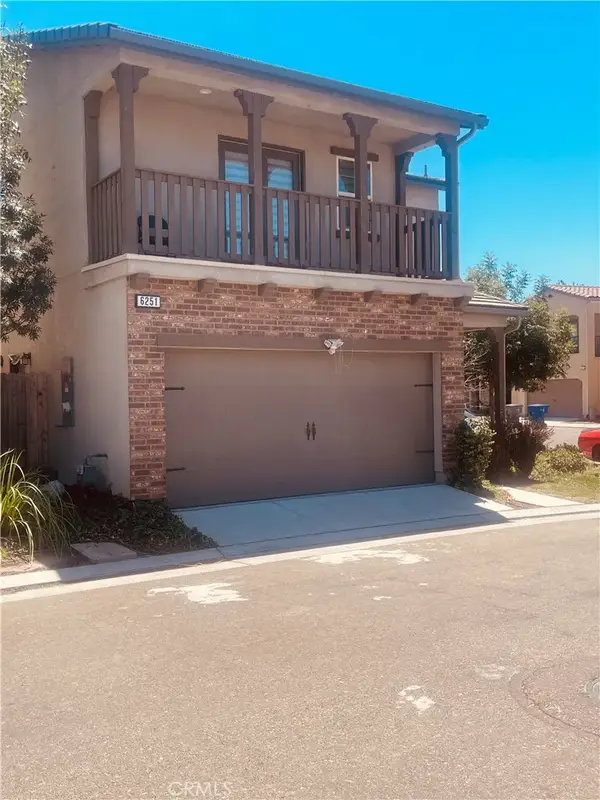 6251 E Overlook, Fresno, CA 93727