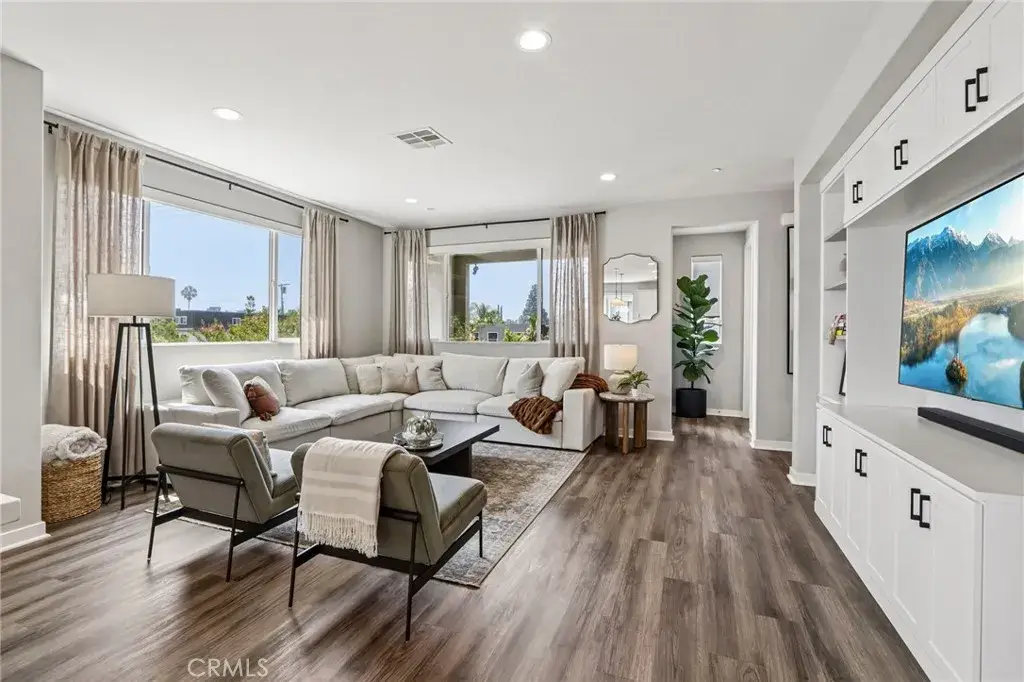 13219 Victory Boulevard, Van Nuys, CA 91401 - #1