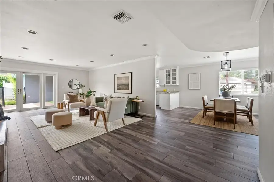 7027 Gloria Avenue, Lake Balboa, CA 91406 - #3