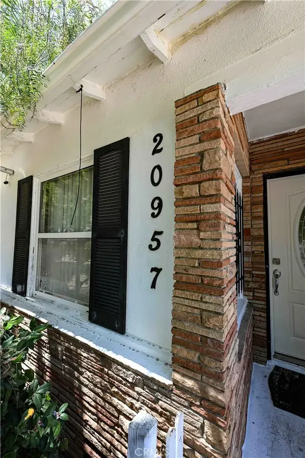 20957 Community, Canoga Park, CA 91304