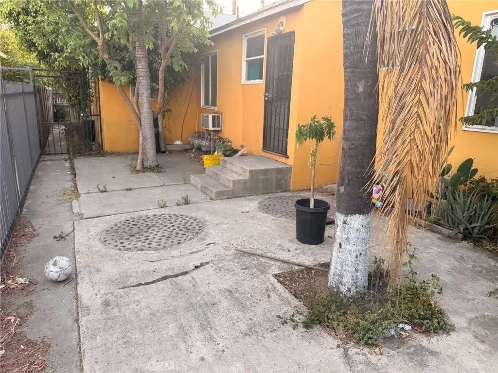 7256 Vineland, Sun Valley, CA 91352 - #1