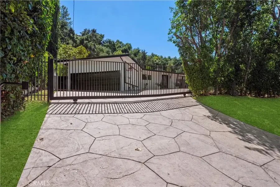 3267 Laurel Canyon Boulevard, Studio City, CA 91604 - #3