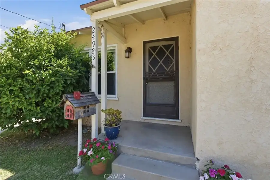 24983 Chestnut Street, Newhall, CA 91321 - #2