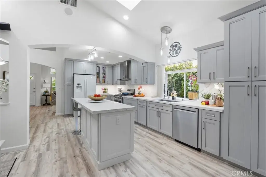 23515 Meriden, Valencia, CA 91354 - #1