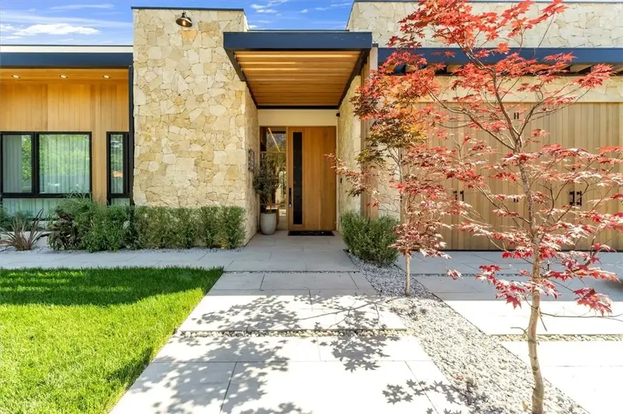 12142 Emelita Street, Valley Village, CA 91607 - #2