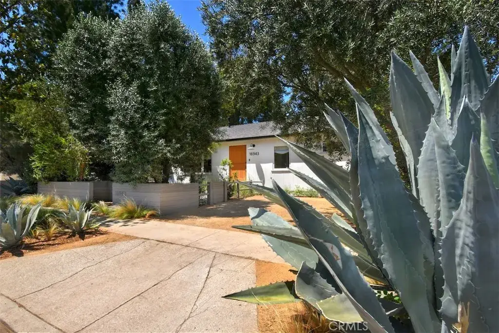 16943 Hartland, Lake Balboa, CA 91406 - #1