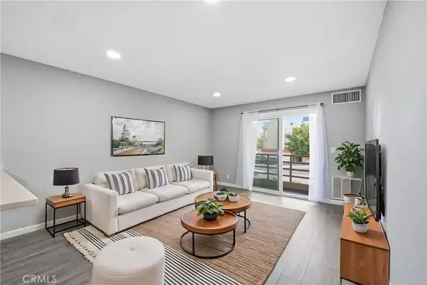 6815 Remmet #215, Canoga Park, CA 91303