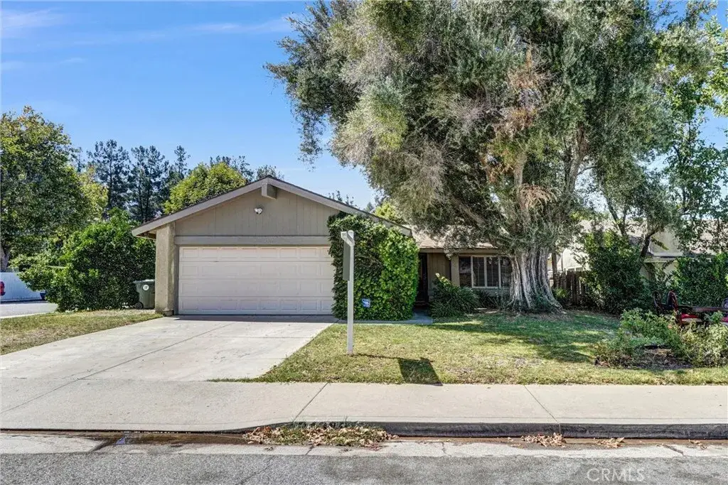 24389 La Glorita, Newhall, CA 91321 - #1