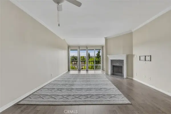 12830 Burbank #305, Valley Village, CA 91607