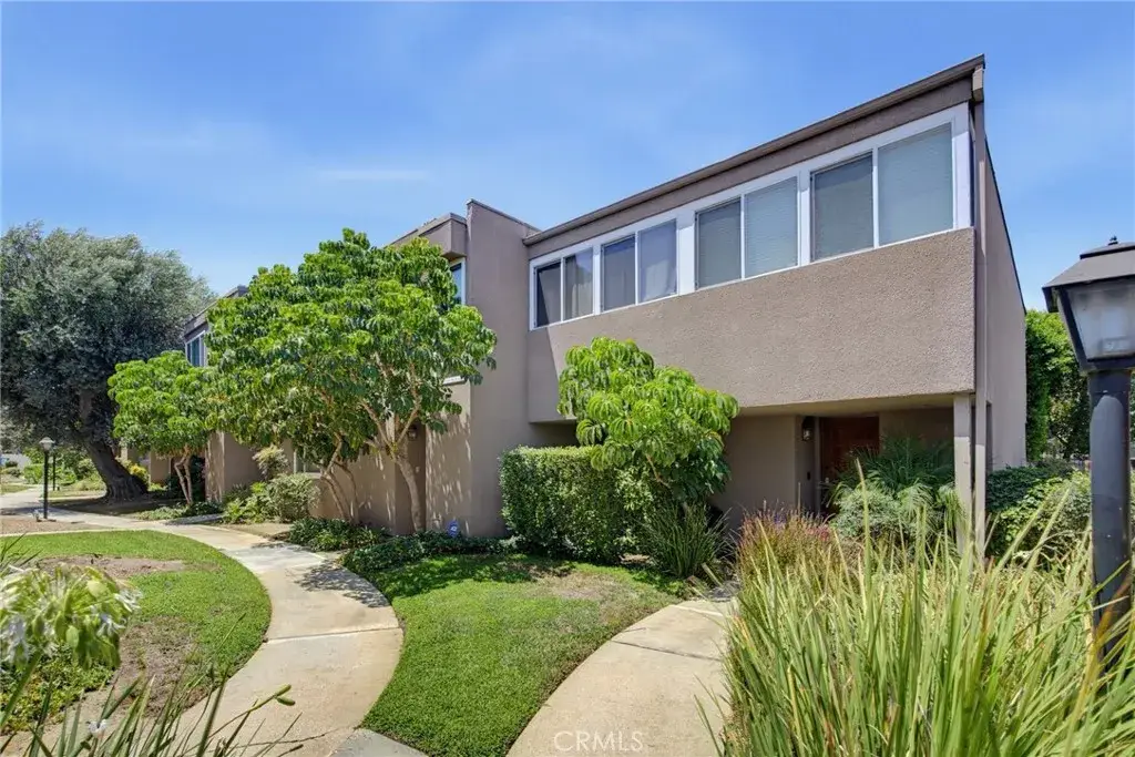 18134 Killion Street #4, Tarzana, CA 91356 - #1